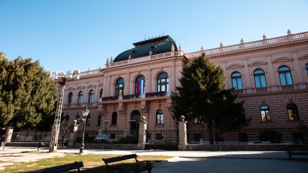 Pročelje Patrijaršijskog dvora u Sremskim Karlovcima